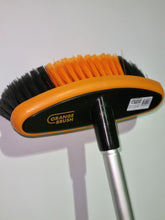 Afbeelding in Gallery-weergave laden, Autowasborstel Orange Brush Waterdoorlatend 2 meter